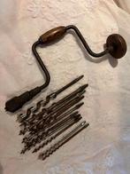 Antieke handboor met diverse losse boren, Ophalen