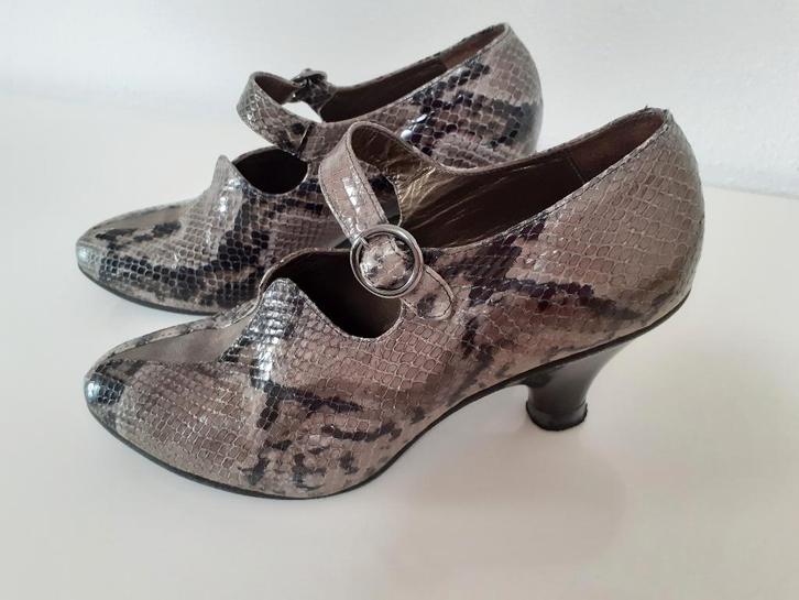 Bruin / zwarte Jan Jansen schoenen met riempje, Kleding | Dames, Schoenen, Zo goed als nieuw, Pumps, Zwart, Ophalen of Verzenden