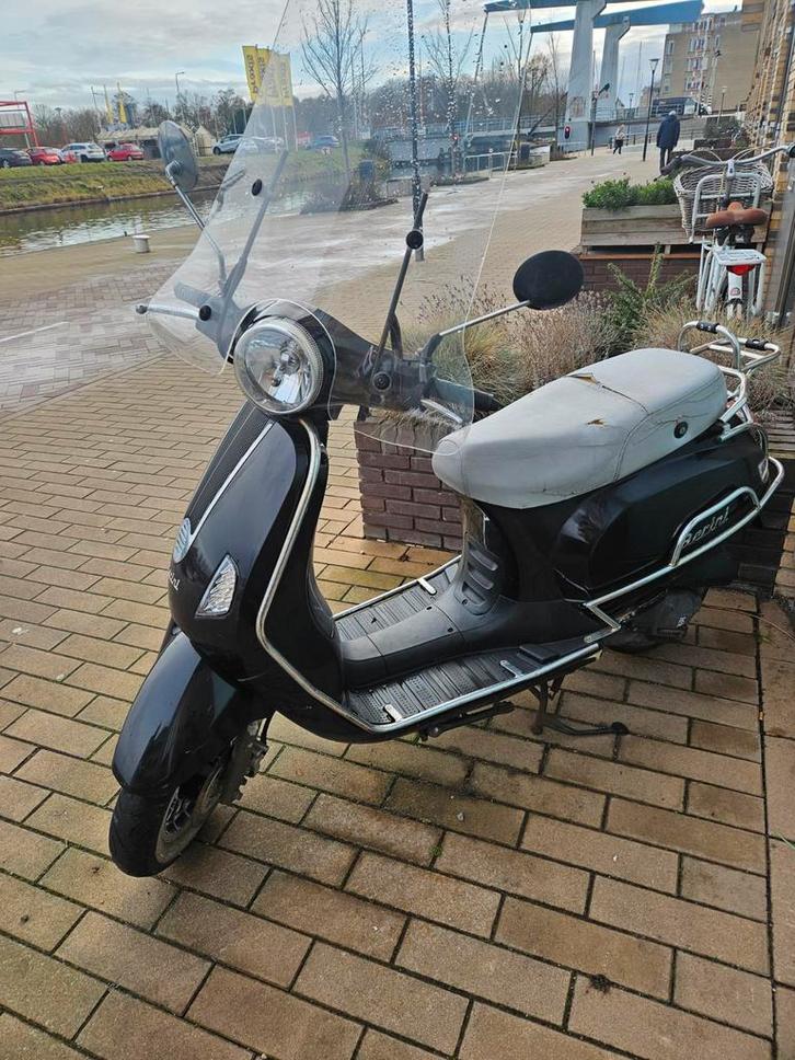 Scrapped Scooter, Fietsen en Brommers, Brommerhelmen, Ophalen of Verzenden