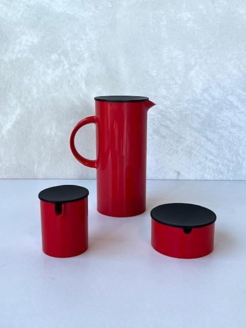 Stelton karaf suikerpot melkkan Erik Magnussen vintage rood, Huis en Inrichting, Keuken | Keukenbenodigdheden, Gebruikt, Ophalen of Verzenden