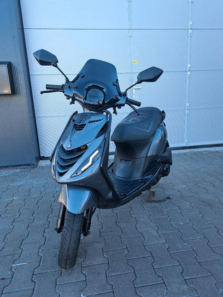 Piaggio Zip 4T Scooter Argaat Grijs FULL LED (BROM), Fietsen en Brommers, Handleidingen en Instructieboekjes, Zo goed als nieuw