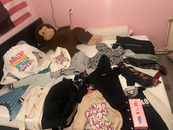 Pakket kleding 134 140 meisje beschikbaar voor biedingen