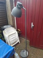 Ikea vloerlamp grijs industrieel, Huis en Inrichting, Lampen | Vloerlampen, Ophalen, Zo goed als nieuw, 150 tot 200 cm