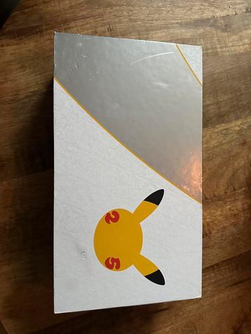 Pokémon TCG Ultra Premium Collection Celebration Box geopend beschikbaar voor biedingen