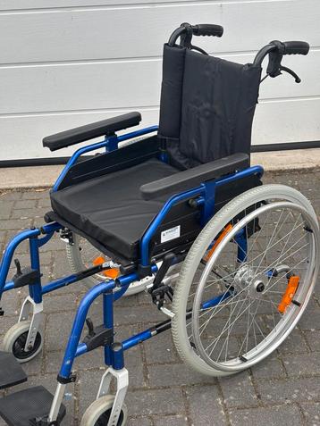 “Degelijke Uniroll rolstoel – 40 cm, inklapbaar, €99” beschikbaar voor biedingen