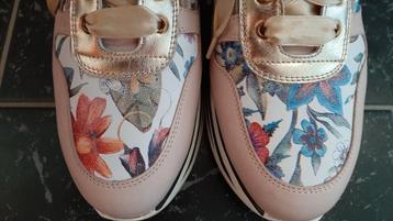 ZGAN VOLLEDIG LEREN NILA & NILA SNEAKERS SCHOENEN MAAT 40 beschikbaar voor biedingen