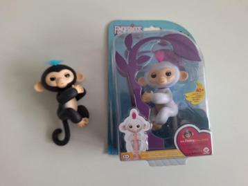 2 Fingerlings speelgoed-aapjes beschikbaar voor biedingen
