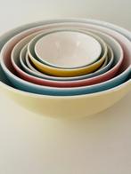 Vintage Servies | Nest 7 Schalen | pastel | aardewerk, Huis en Inrichting, Ophalen, Gebruikt, Schaal of Schalen, Effen