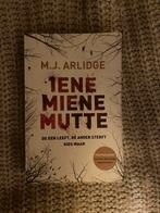 M.J. Arlidge - Iene Miene Mutte, Boeken, Thrillers, Gelezen, Ophalen of Verzenden, M.J. Arlidge