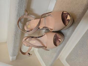 Size 40 - River Island cork platform high heeled shoes beschikbaar voor biedingen