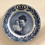 WILHELMINA BORD     5283, Verzamelen, Koninklijk Huis en Royalty, Verzenden, Zo goed als nieuw, Servies