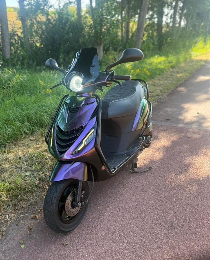 Piaggio zip (2016 speciaal) 80cc, Fietsen en Brommers, Scooters | Piaggio, Zo goed als nieuw, Zip, Maximaal 45 km/u, Benzine, Ophalen