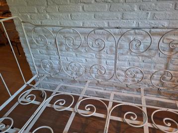 Oud frans kinderbedje beschikbaar voor biedingen