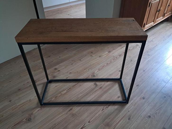 Sidetable van Hout en Staal, Huis en Inrichting, Tafels | Bijzettafels, Zo goed als nieuw, Rechthoekig, 60 cm of meer, 75 cm of meer