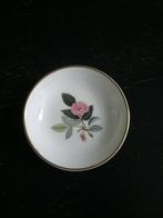 WEDGWOOD  Bone China petit four bordje "HATHAWAY ROSE", Ophalen of Verzenden, Zo goed als nieuw, Porselein, Bord of Schaal