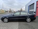 Mercedes-Benz E-Klasse 2.6 E240 Sedan AUT 2005 | Panoramadak, Auto's, Automaat, Achterwielaandrijving, Gebruikt, Beige