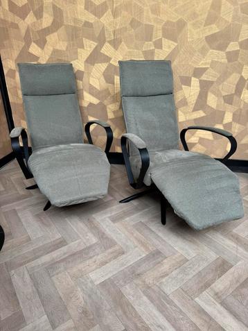 2x elektrisch verstelbare relaxfauteuils beschikbaar voor biedingen