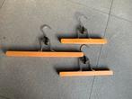 Drie speciale rok/ broek kleding hangers., Ophalen of Verzenden, Gebruikt, Hout, Volwassenen