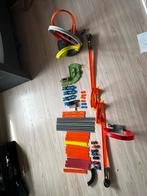 Hot wheels baan en onderdelen en mega looping crashbaan, Ophalen, Zo goed als nieuw, Handmatig, Hot Wheels