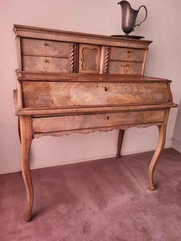 Authentiek Biedermeier secretaire beschikbaar voor biedingen