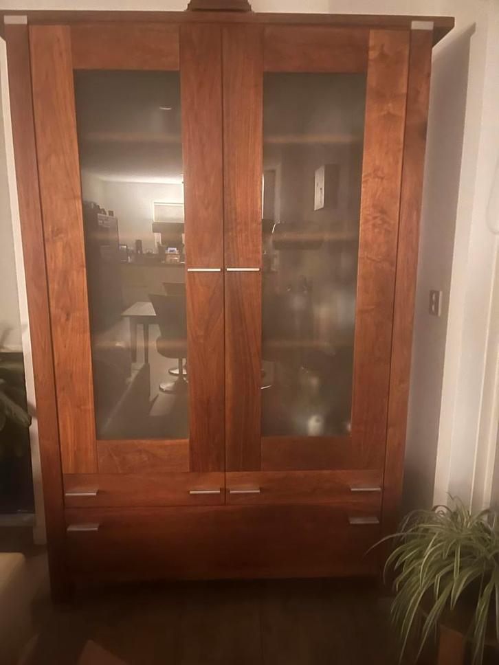 Hans Daalder Vitrinekast - Stijlvol en Praktisch, Huis en Inrichting, Kasten | Dressoirs, Zo goed als nieuw, 100 tot 150 cm, 25 tot 50 cm