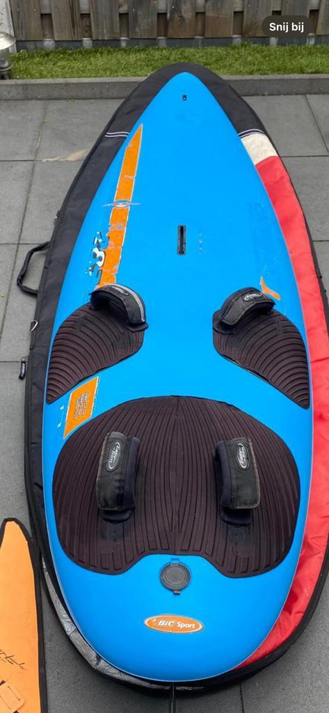 Bic Techno 283 & vaarkaar set, Watersport en Boten, Windsurfen, Gebruikt, Plank, 250 tot 300 cm, Met draagtas, 5 tot 7 m², Ophalen