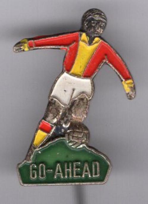 Go-Ahead zilverkleurig voetballer speldje ( Y_014 ), Verzamelen, Speldjes, Pins en Buttons, Zo goed als nieuw, Speldje of Pin
