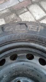 1x Band 195/65 r15 en 1x band 195/70 r15, Auto-onderdelen, Velg(en), 17 inch, Ophalen of Verzenden, Zomerbanden