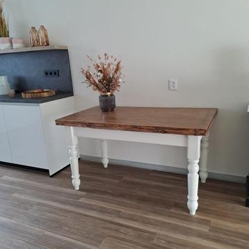 Eettafel  beschikbaar voor biedingen