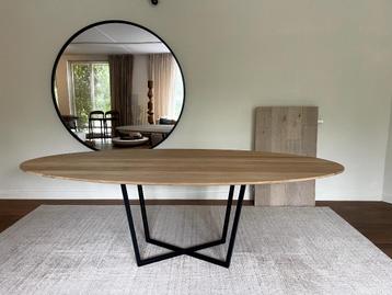 tafel, eettafel, ovaal, massief eiken Showroomodel  beschikbaar voor biedingen