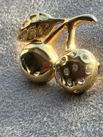 Goudkleurige broche met strass kerssen, Overige materialen, Gebruikt, Minder dan 4 cm, Ophalen of Verzenden