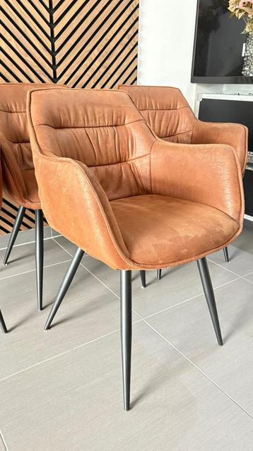 4 Suède Eetkamerstoelen - Bruin beschikbaar voor biedingen