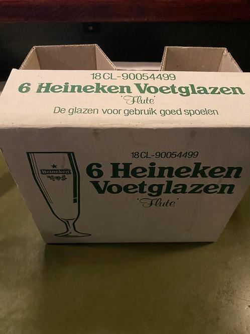 Heineken bierglazen op voet, Verzamelen, Glas en Borrelglaasjes, Zo goed als nieuw, Bierglas, Ophalen of Verzenden