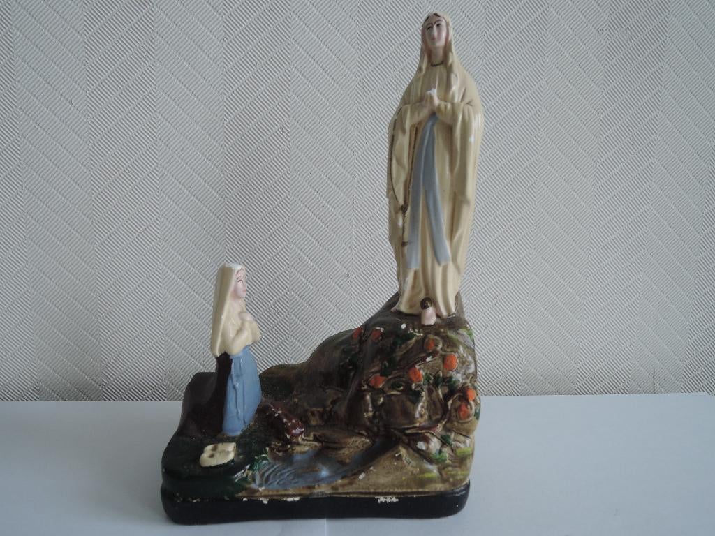 Gipsen beeld van Maria en Bernadette in Lourdes, Ophalen of Verzenden, Gebruikt, Beeld(je), Christendom | Katholiek