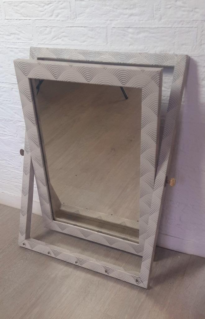 Klapspiegel, wandspiegel met art deco print, Huis en Inrichting, Woonaccessoires | Spiegels, Gebruikt, Minder dan 100 cm, Rechthoekig