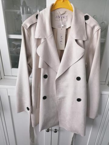 Nieuwe jas maat 40 licht beige beschikbaar voor biedingen