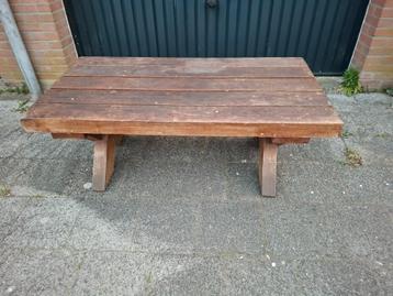 1 robuuste zware massief houten landelijke bruine salontafel beschikbaar voor biedingen