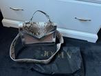 Mooie leren tas van Josh V met slangenprint zilver en taupe, Sieraden, Tassen en Uiterlijk, Tassen | Damestassen, Ophalen of Verzenden