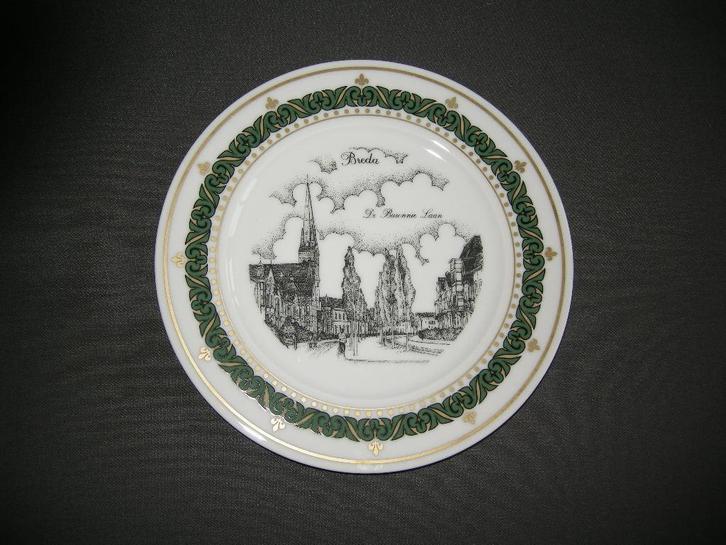 6 borden met bekende straten en gebouwen uit Breda, Antiek en Kunst, Antiek | Servies los, Ophalen of Verzenden