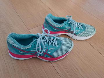 Asics sportschoenen, maat 37 beschikbaar voor biedingen