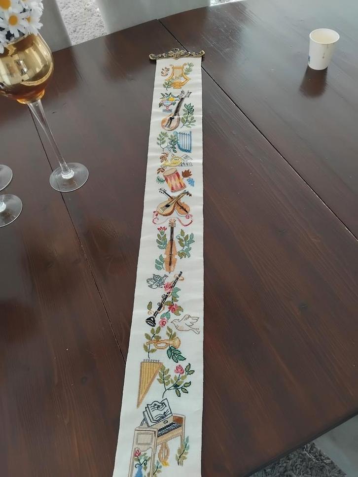 Oud Bel Treklint Muziekinstrumenten Borduurwerk, Antiek en Kunst, Antiek | Kleden en Textiel, Ophalen of Verzenden