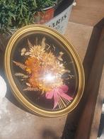Mooi Brocante goudkleurig bolglas lijstje met droogbloemen, Antiek en Kunst, Curiosa en Brocante, Ophalen of Verzenden