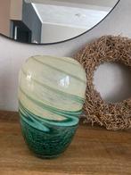 Mooie grote vaas in groentinten, Overige kleuren, Ophalen of Verzenden, Minder dan 50 cm, Glas