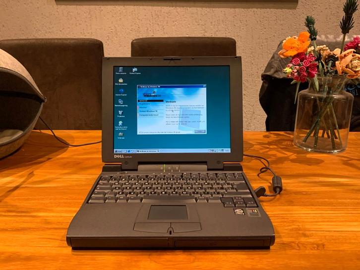 Nette 12 inch Dell Windows 98 laptop. Pentium 2, retro, Computers en Software, Windows Laptops, Zo goed als nieuw, 12 inch, HDD