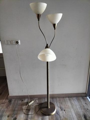 Vloerlamp beschikbaar voor biedingen
