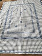 151 .. Geborduurd tafellaken, Huis en Inrichting, Keuken | Textiel, Ophalen of Verzenden, Wit, Tafelkleed of Tafelzeil