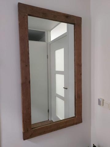 Mooie grote landelijke spiegel met houten lijst 136 x 76 cm beschikbaar voor biedingen