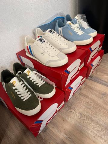 Nieuwe retro/vintage sneakers 3 verschillende kleuren beschikbaar voor biedingen