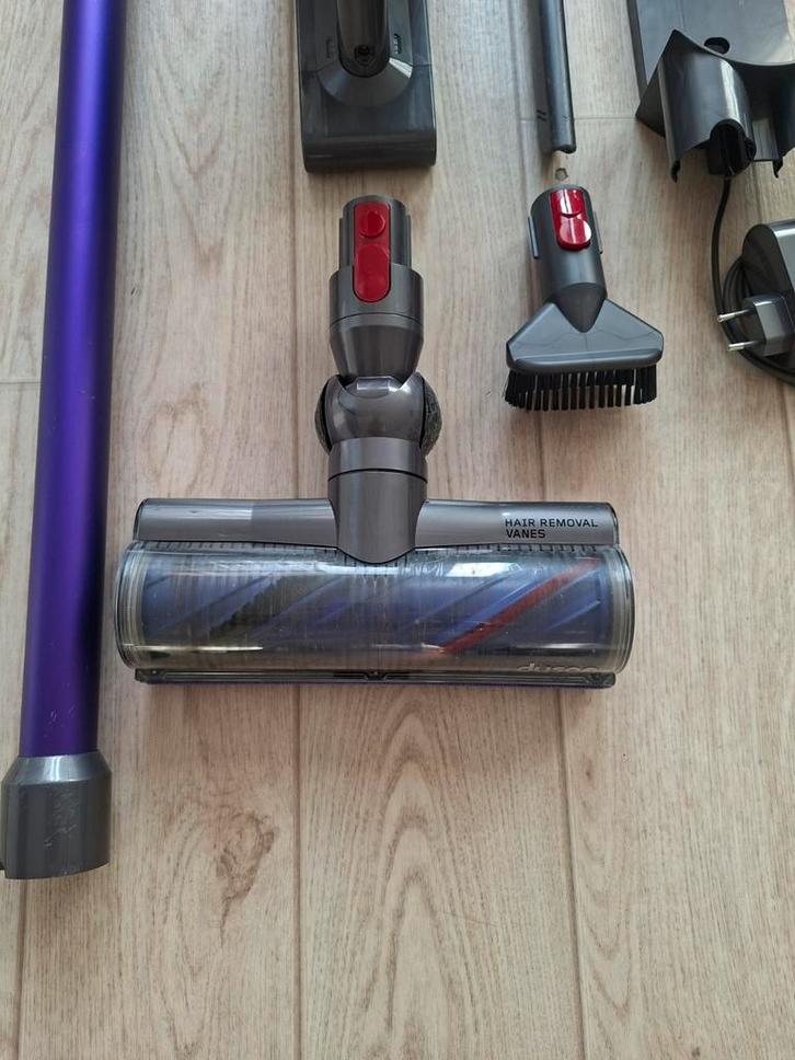Dyson V8 Advanced Snoerloze Stofzuiger, Witgoed en Apparatuur, Stofzuigers, Zo goed als nieuw, Stofzuiger, Minder dan 1200 watt