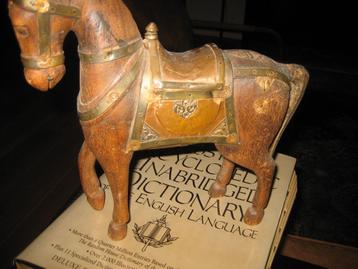 ANTIEK HOUTEN PAARD beschikbaar voor biedingen